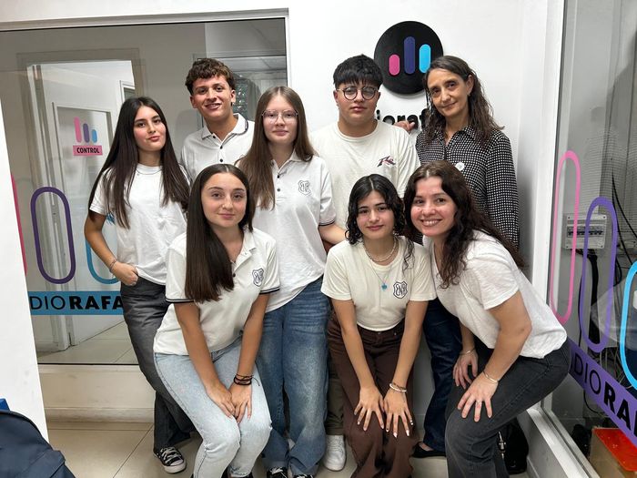 Morena, Justino, Emma, Angelina y Ramiro - estudiantes de la "Escuela Normal" (Escuela de Enseñanza Media N° 204 "Domingo de Oro") - 2