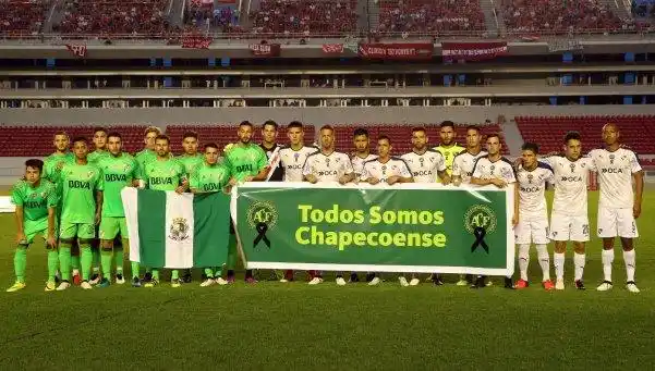 Independiente y River dieron un paso más en el tributo a las víctimas