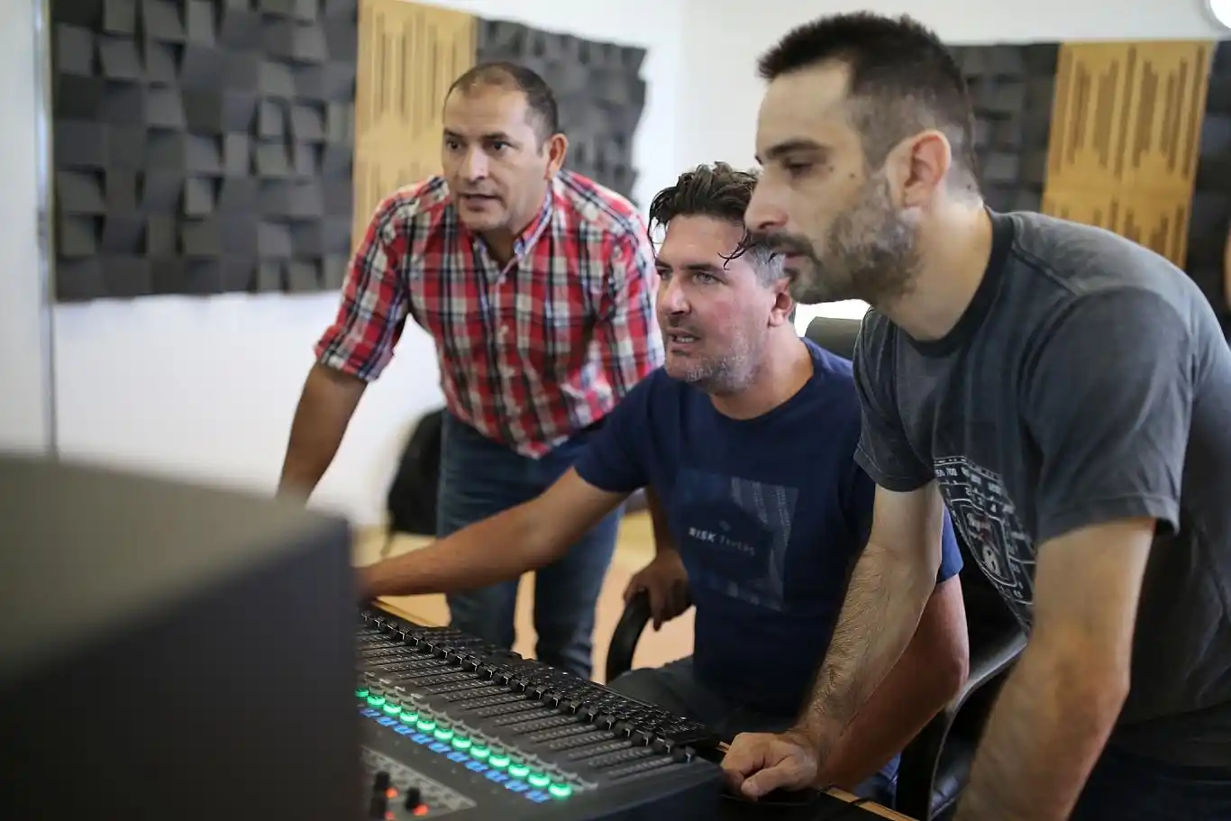 La sala de grabación de la Mediateca se pone en marcha