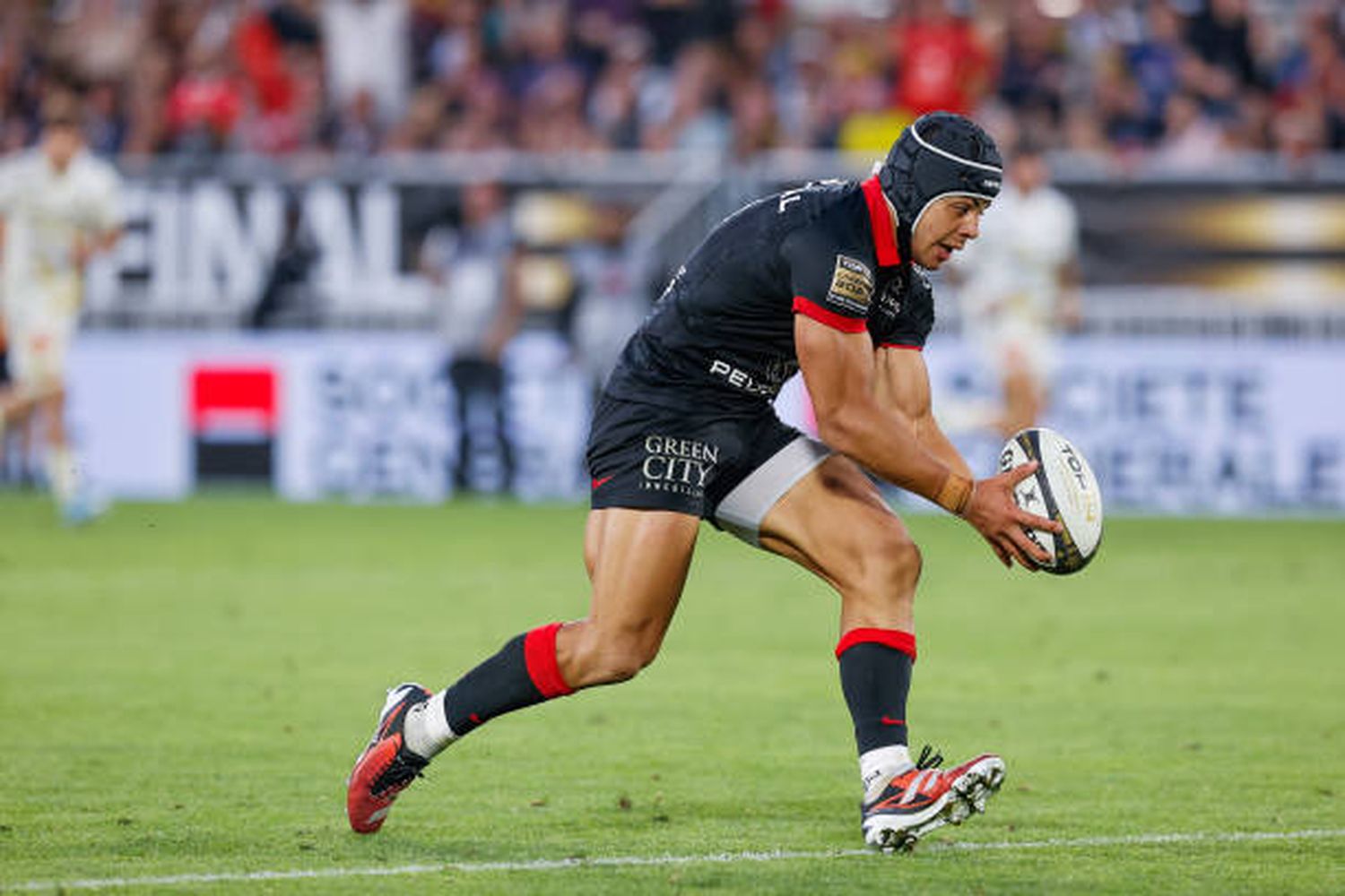 Chocobares recoge la pelota tras tapar una patada y se irá al try de Toulouse.