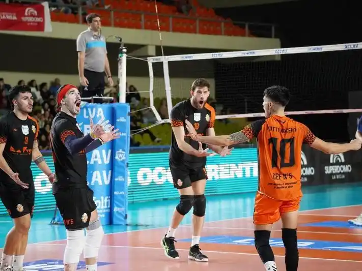 El CEF 5 de Leandro Niz
ganó y forzó un cuarto juego