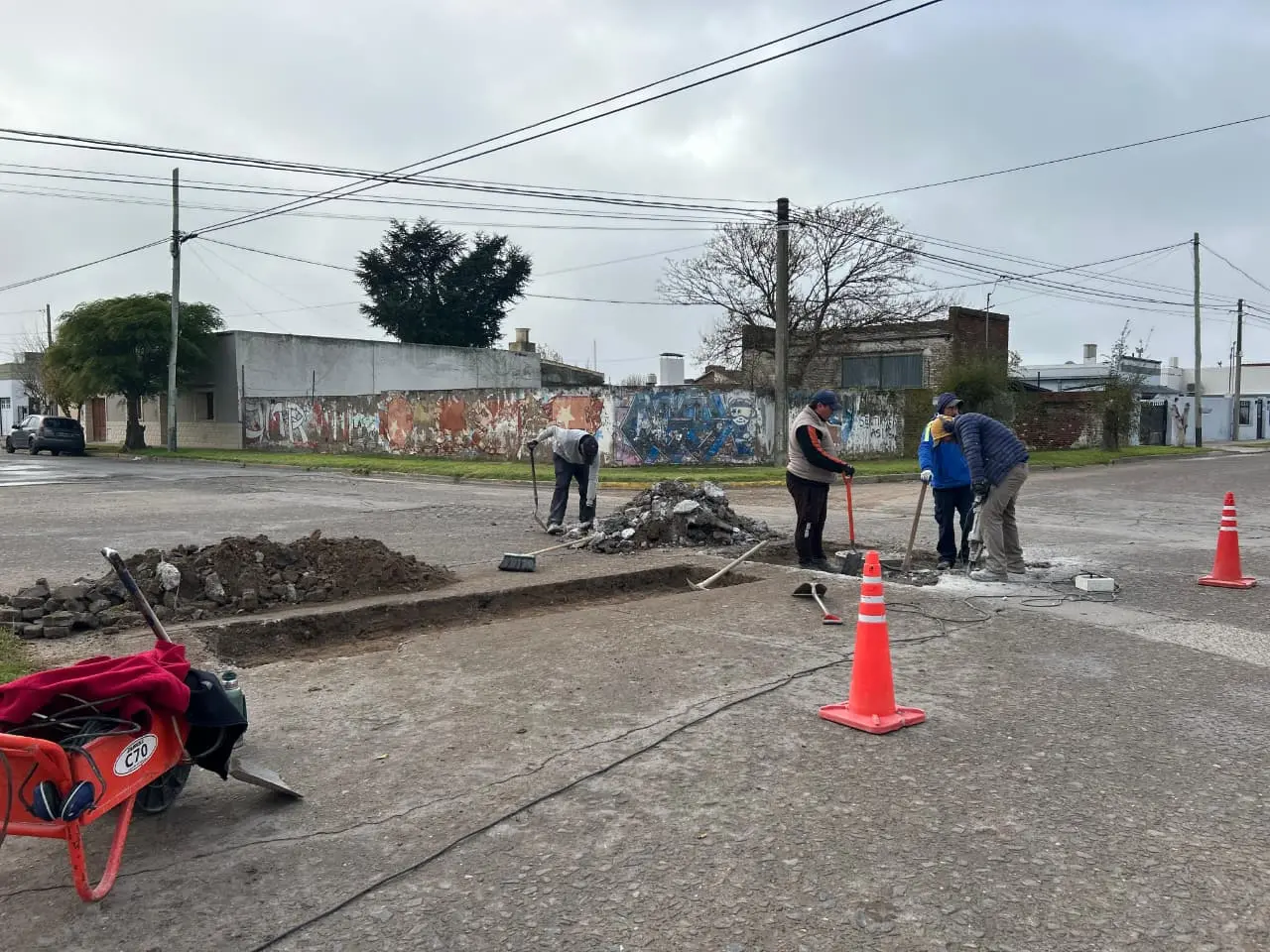 Tareas de bacheo en distintos sectores de la ciudad