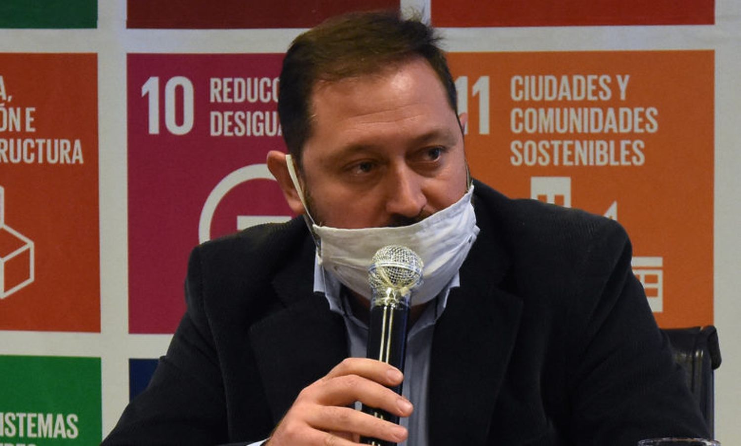 Lincoln: El intendente con Covid que se llevó un respirador público a una clínica privada está “estable”