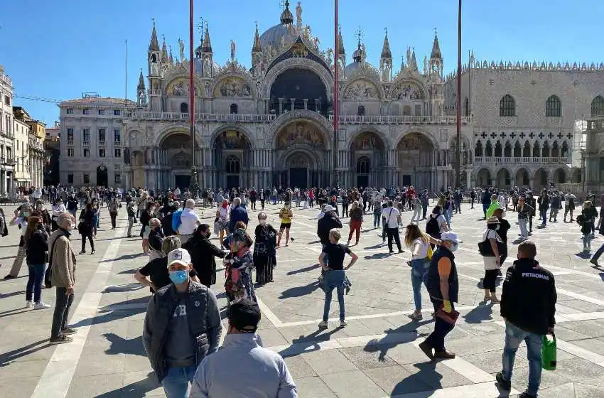 Italia comenzó este lunes con el alivio de la cuarentena: las medidas que tomó el país europeo