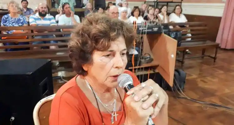 La revolución  de los “4 de copas” y la defensa corporativa de los que se creen “ases de espada”