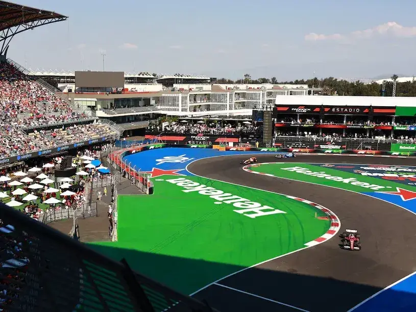 El Autódromo Hermanos Rodríguez esta ubicado en Ciudad de México a unos 2,240 metros sobre el nivel del mar. Foto: REUTERS/Raquel Cunha