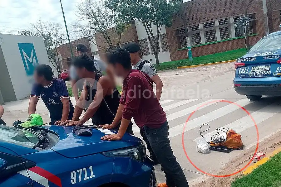 Tras el aviso de vecinos, detuvieron a tres robacables