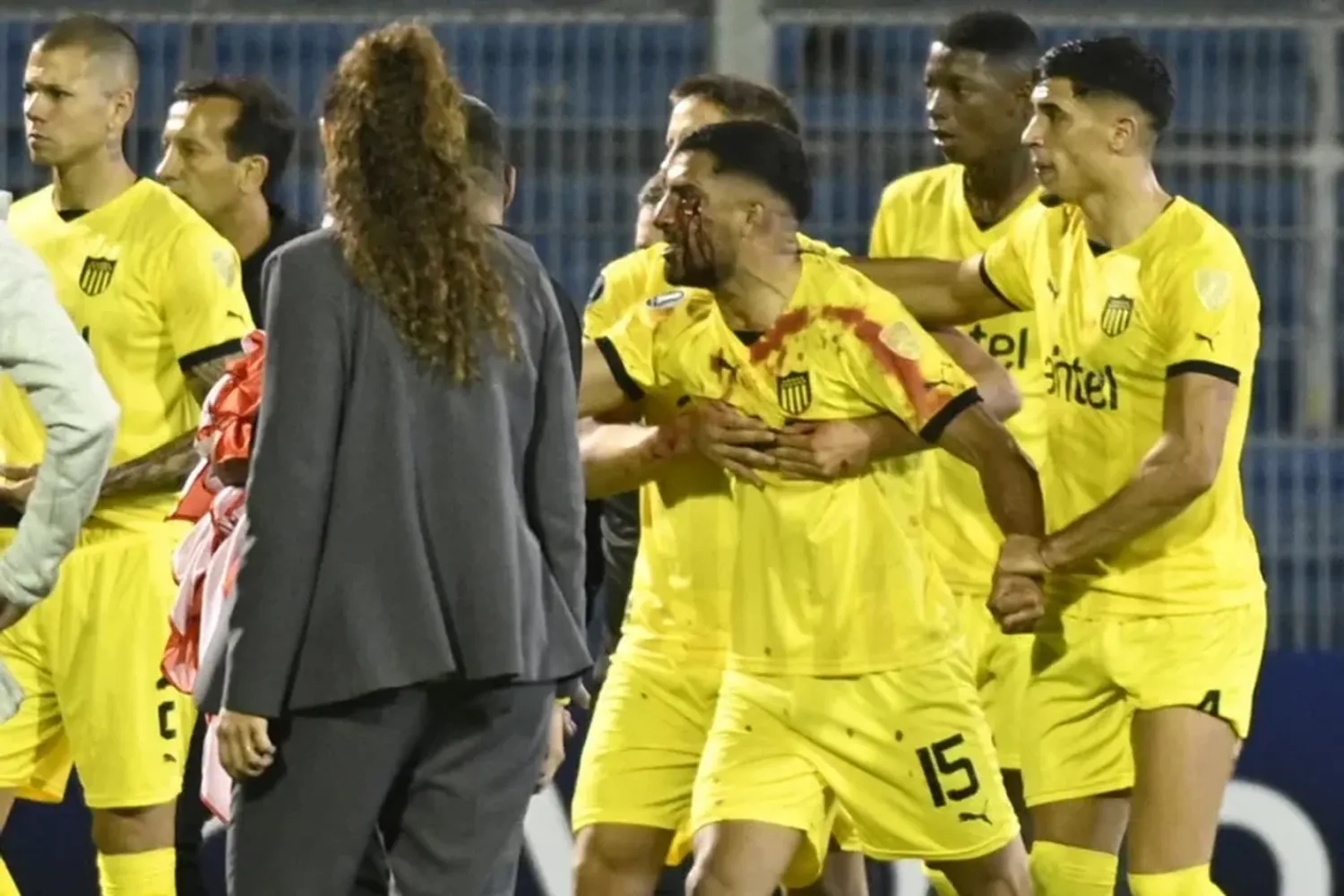 Imputaron al hincha de Rosario Central que agredió al jugador de Peñarol