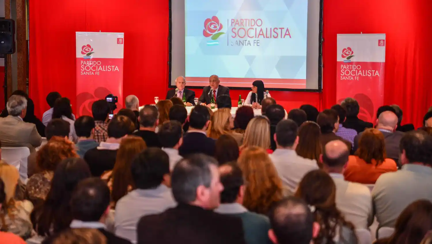 El Socialismo lanzó su foro de intendentes, presidentes de comuna y concejales