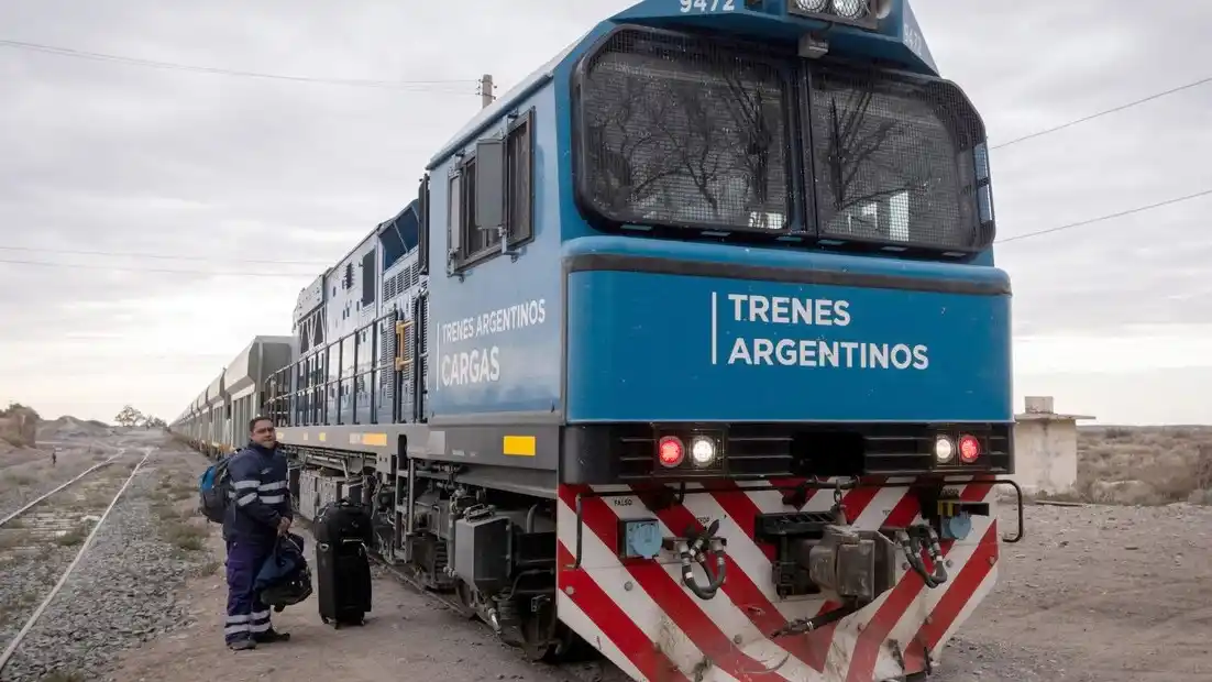 La actual velocidad del transporte en el Belgrano Cargas es de 18 km/h, y tras la privatización debería acercarse a los 80 o 100 km/h.