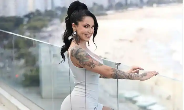 Árbitra-Cine Para Adultos - Interna 4