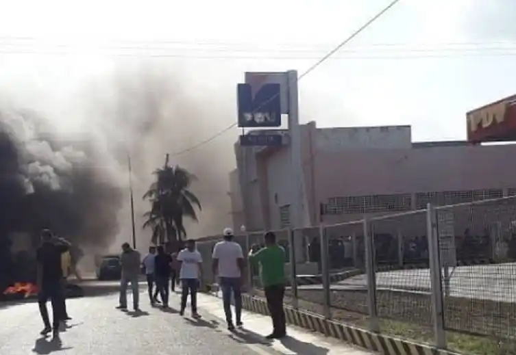 Las protestas en Venezuela se mantienen por retraso en el suministro de gasolina