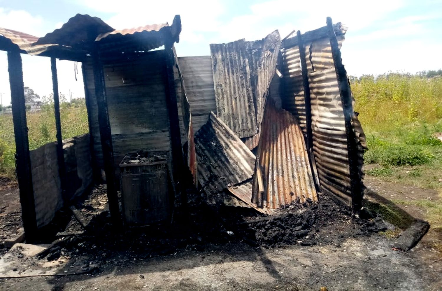 Una madre embarazada sufrió el incendio de su casa y pide ayuda