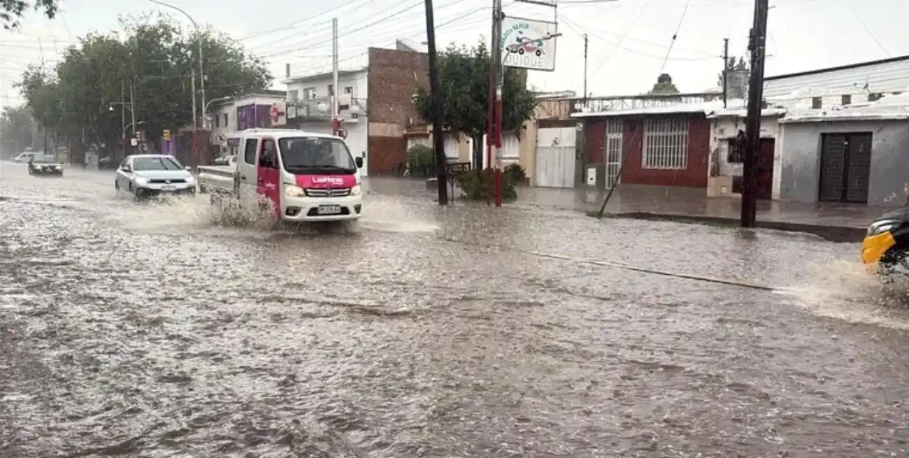 Los registros oficiales indican que las precipitaciones fueron superiores al promedio mensual para esta época del año, lo que agravó la situación en áreas vulnerables.