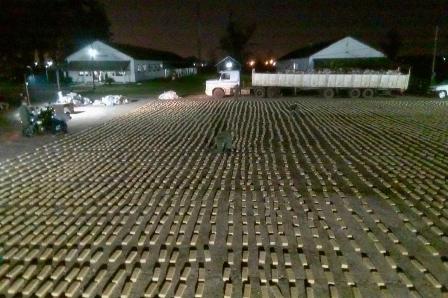 Inspeccionaron un semirremolque que llevaba mandiocas y encontraron más de seis toneladas de marihuana