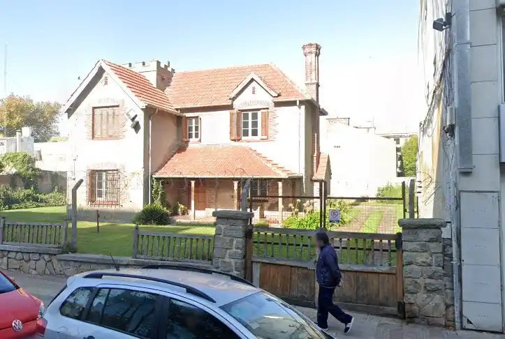 Una de las viviendas está ubicada en Gascón al 1300.