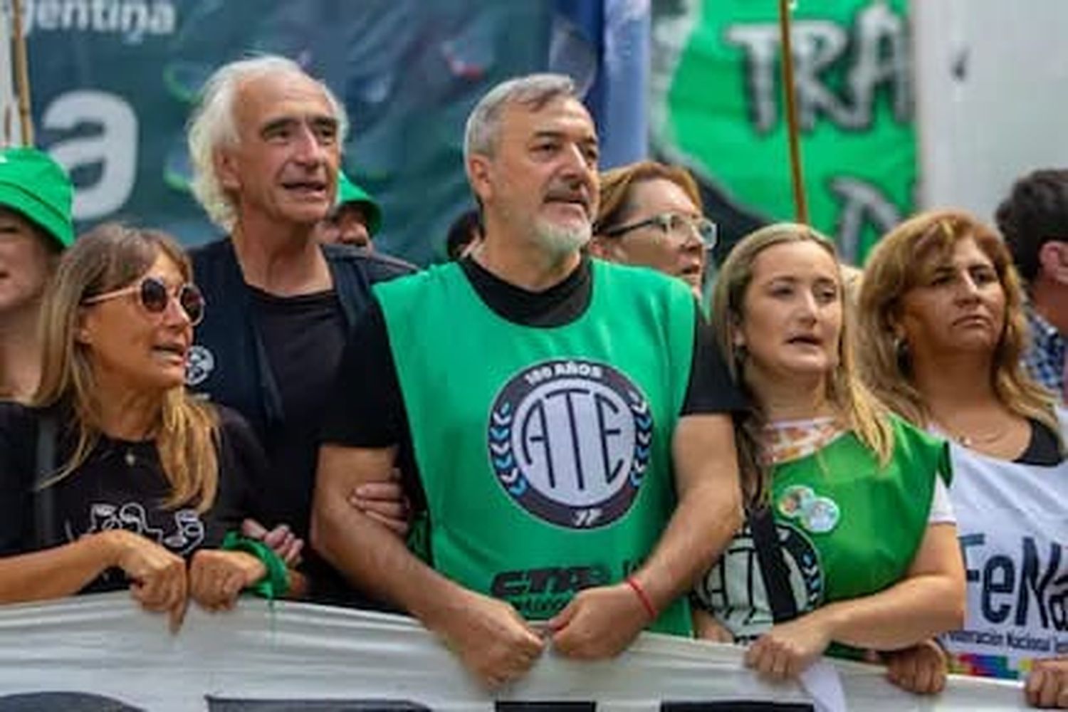 Una si, otra no. Por ahora solo UPCN aceptó la oferta paritaria del gobierno nacional. ATE por su parte aún no dio su conformididad.