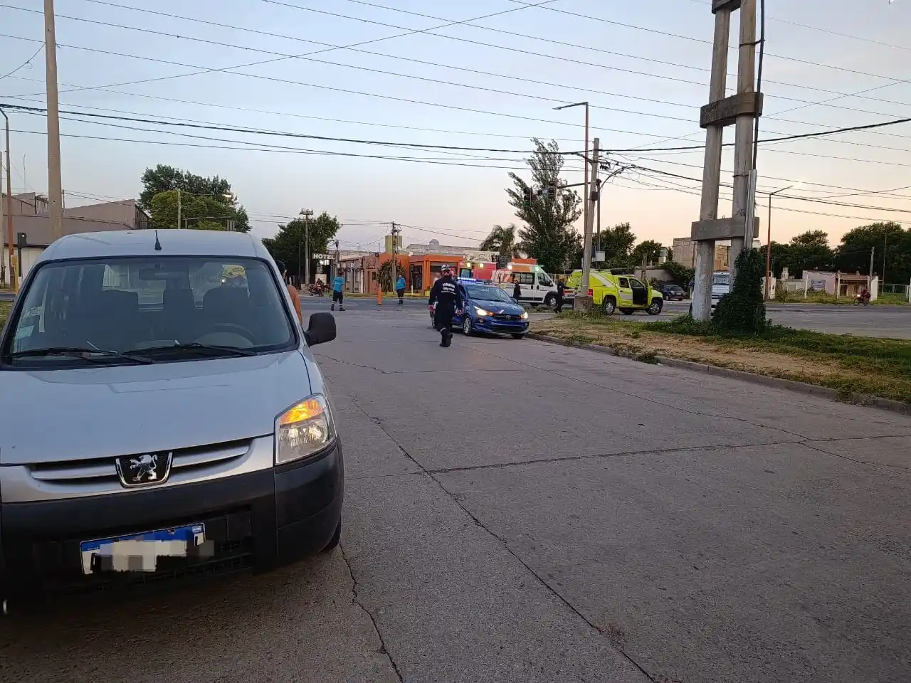 Accidente en la intersección de 12 de Octubre (ruta 8) y Brown. Crédito: Bomberos de Venado Tuerto.