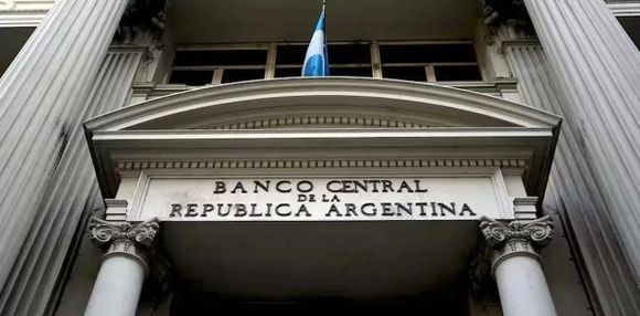 El BCRA oficializó feriados bancarios y cambiarios y habrá 96 horas sin venta de dólares