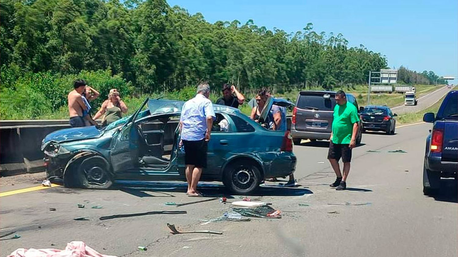 Una joven pareja despistó y chocó en la Autovía Artigas