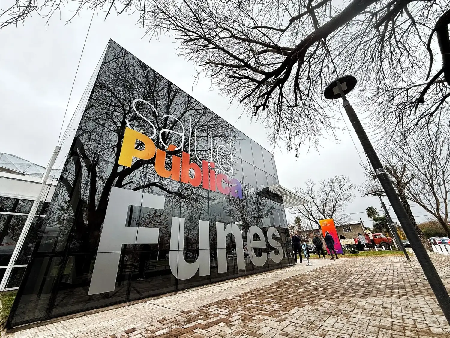 Pullaro inauguró el Hospital Samco de Funes: “En el momento más duro de la economía, cuando otros cortaban la obra pública para pagar salarios, en Santa Fe la multiplicamos” - 3