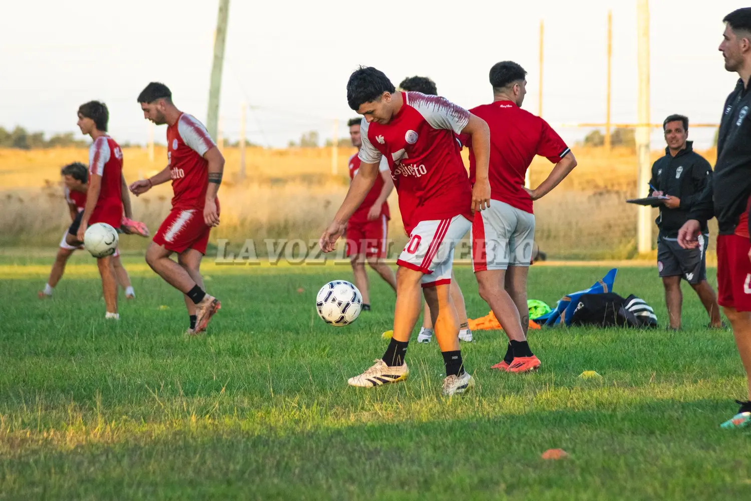 Huracán inició ayer los trabajos con pelota en la quinta de la ruta 228