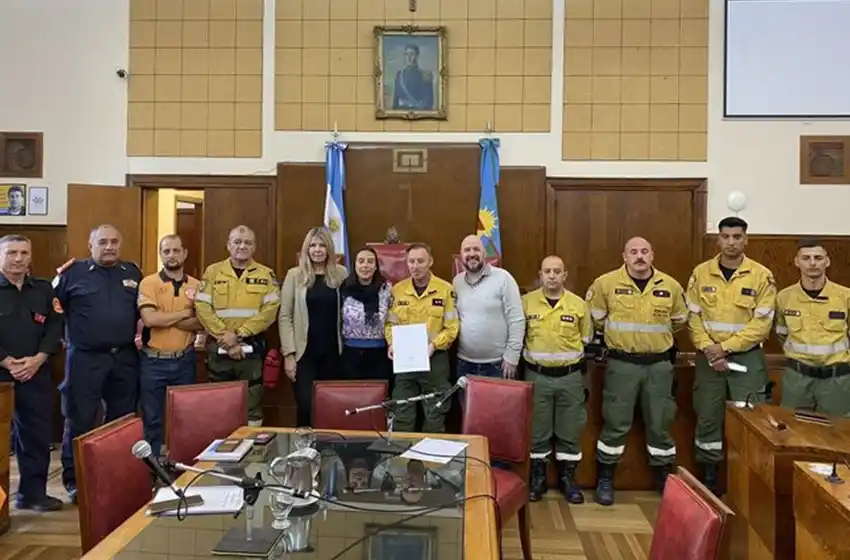 Reconocimiento a Bomberos que ayudaron a combatir el fuego en Corrientes