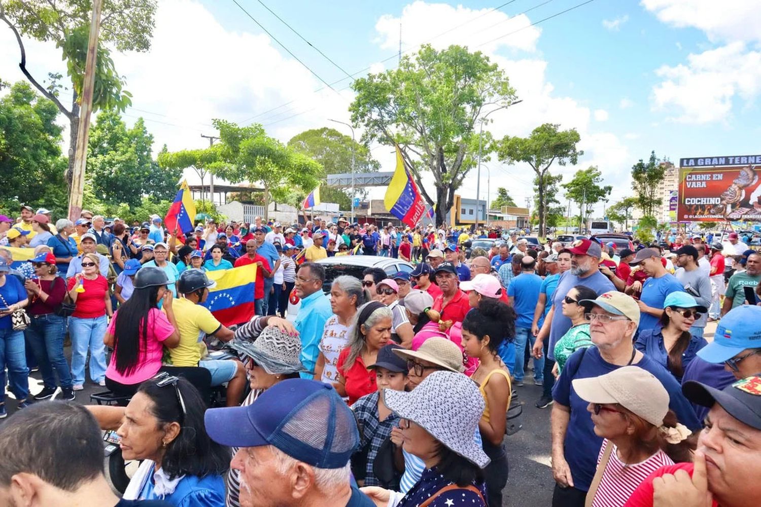 Masivas protestas en Venezuela contra Maduro en medio de tensión entre la policía y los manifestantes