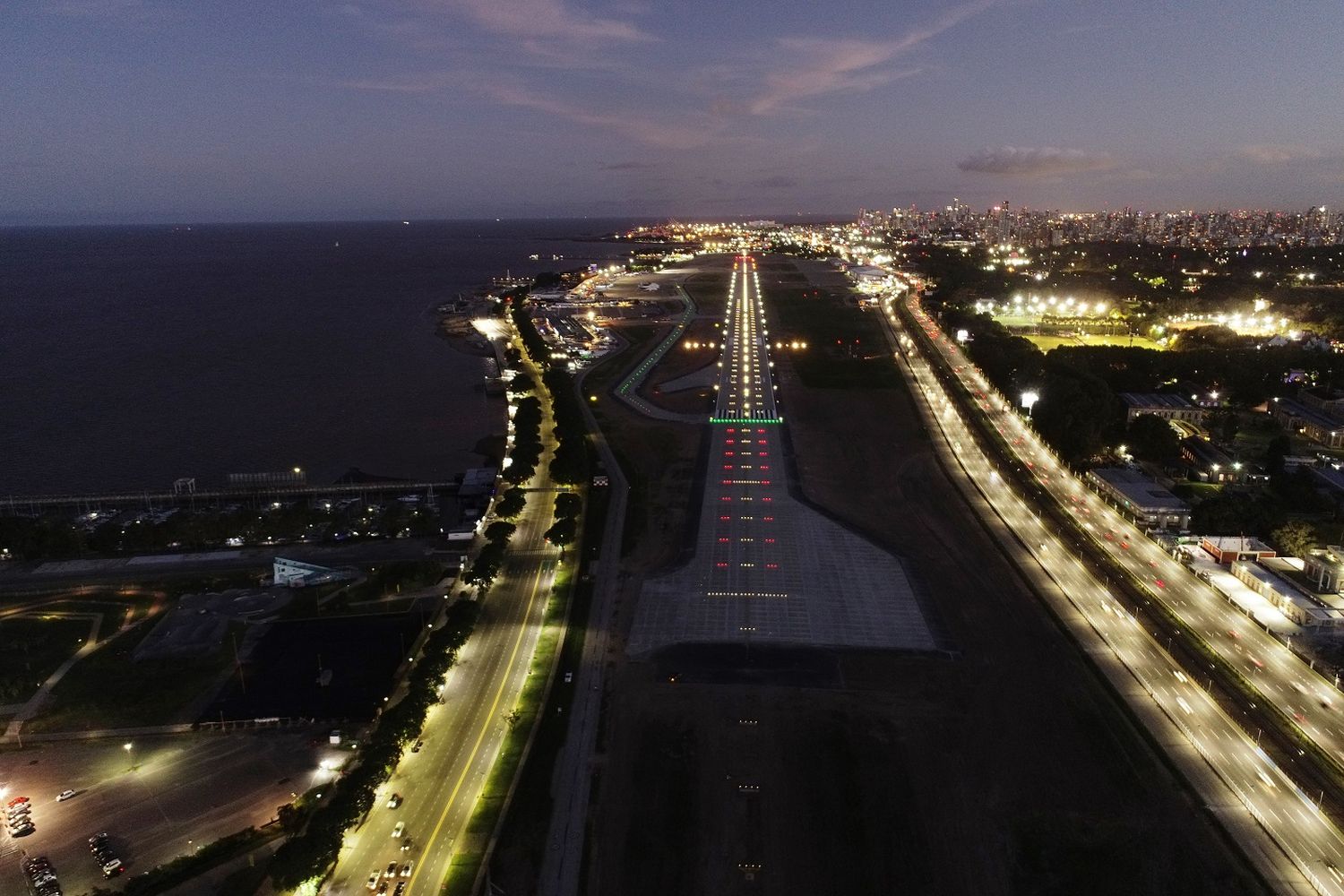 Reabrió Aeroparque con una nueva pista  y una nueva terminal de vuelos internacionales: Mirá las obras en detalle