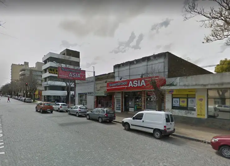 A punta de cuchillo, asaltaron una sucursal de supermercados Asia