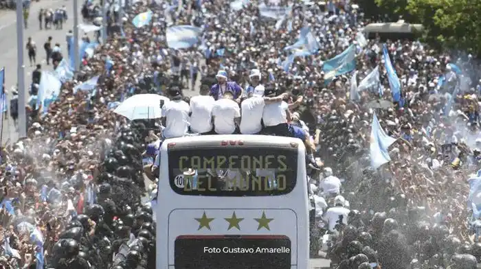 Cinco millones de personas trataron de saludar a la  Selección