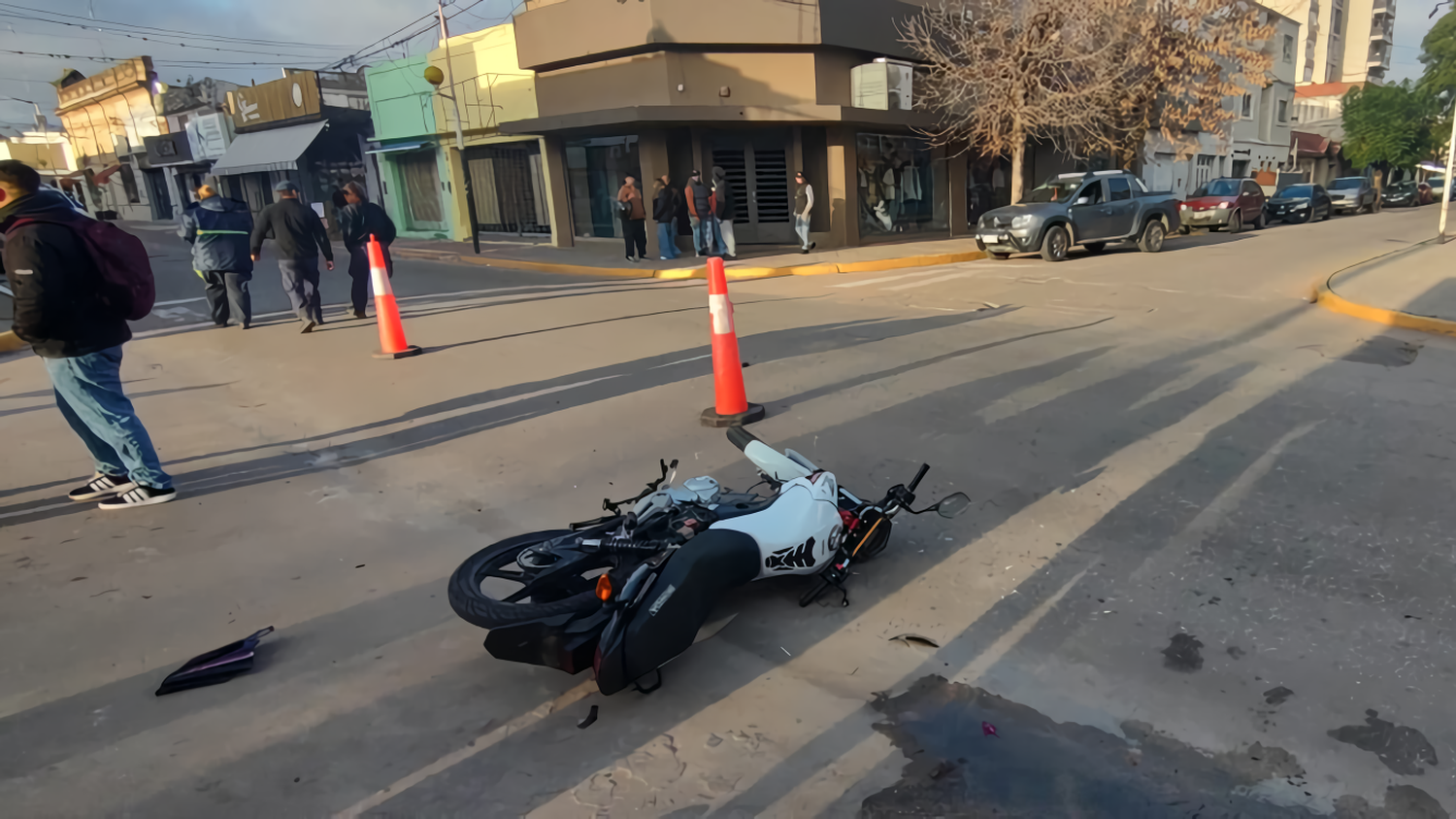 Accidente de tránsito en pleno centro de la ciudad: dos jóvenes hospitalizados