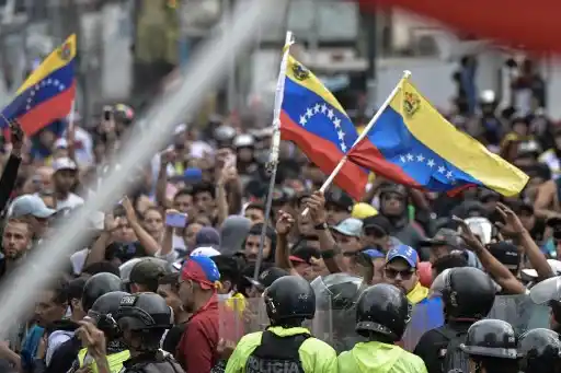 «NUESTROS HIJOS NO SON TERRORISTAS»: el clamor de familiares de 8 adolescentes detenidos en protestas poselectorales