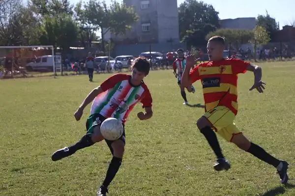 División B: Sporting y Juvenil aburrieron a todos y quedaron en cero