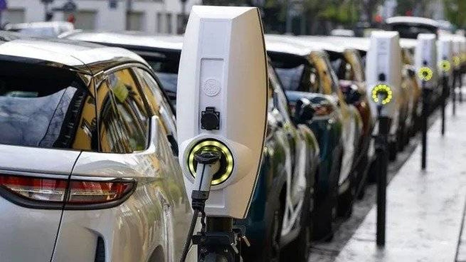 Abrieron el proceso para importar vehículos eléctricos e híbridos sin aranceles