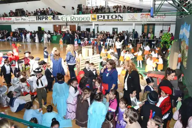 Colegio San José: acto del Bicentenario
