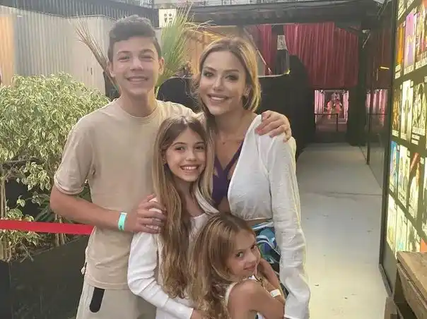 El insólito pedido que le hizo un colegio a Evangelina Anderson para inscribir a sus hijos