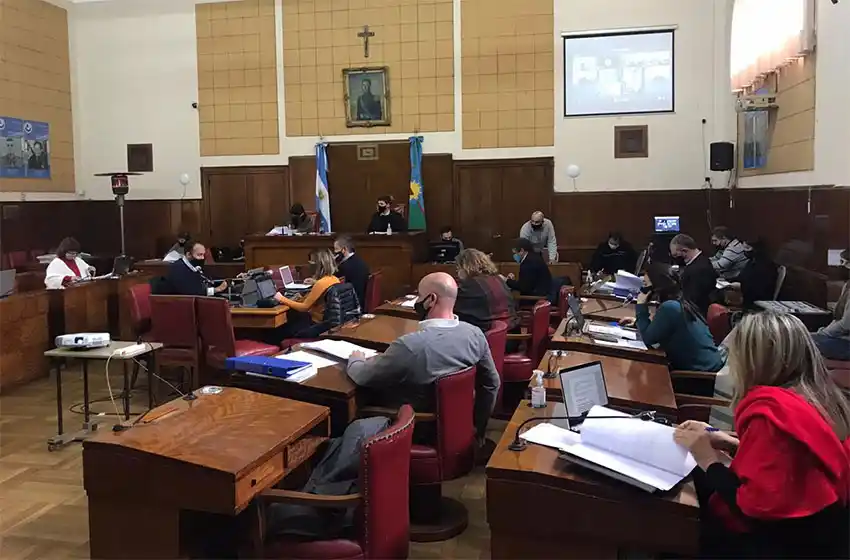 Desde la oposición destacaron el auxilio económico de $ 45 millones para sectores productivos marplatenses