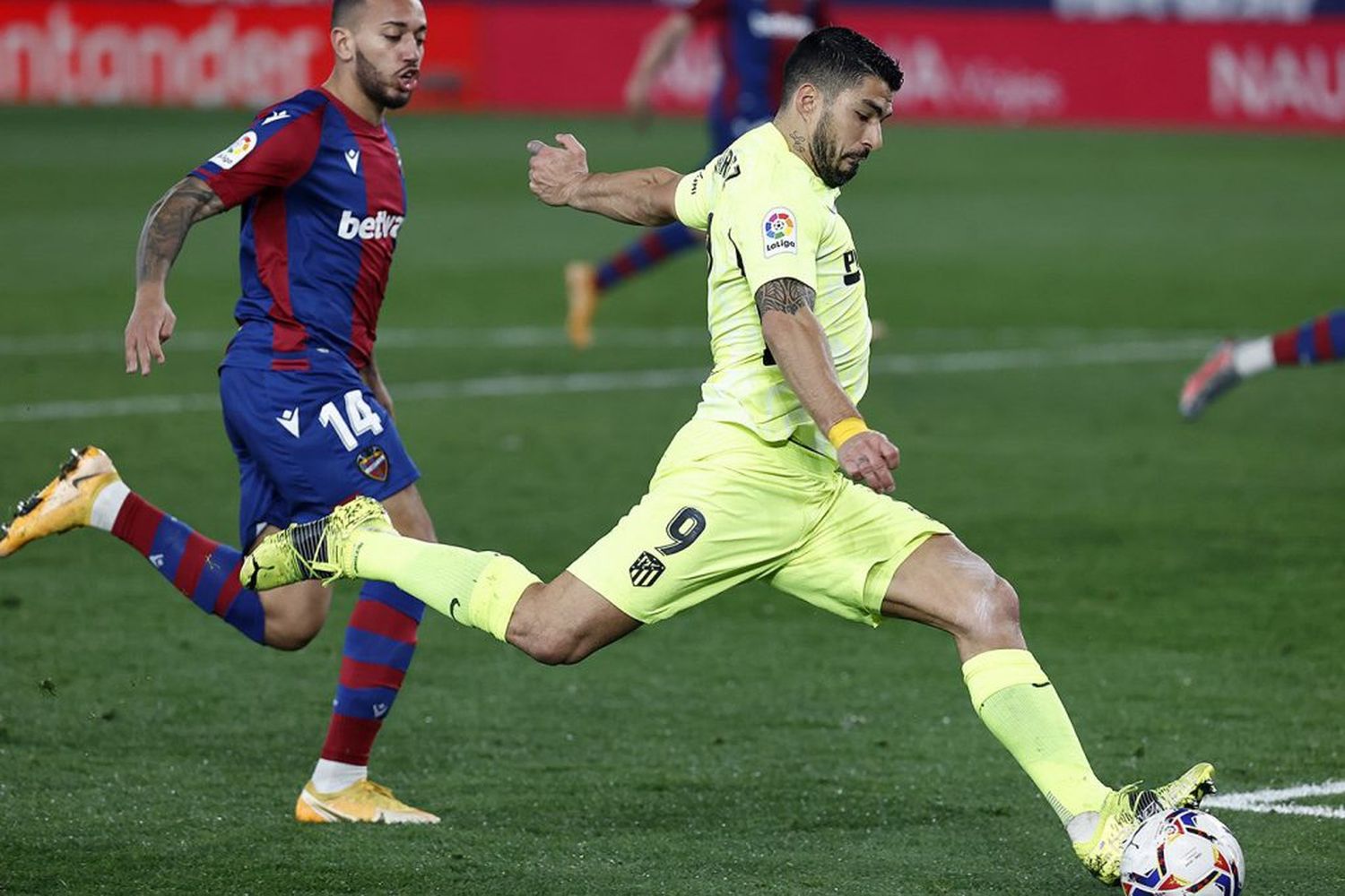 El líder Atlético igualó en su visita a Levante