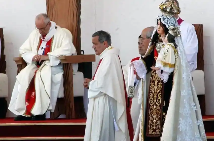 El Papa defendió a un obispo acusado de encubrir casos de pedofilia