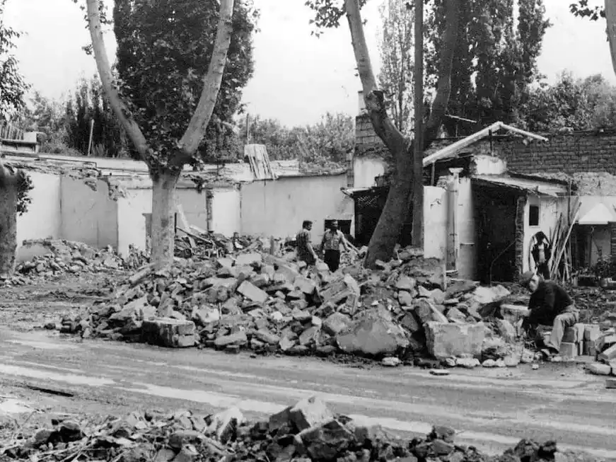 Montañas de escombros en las calles de Mendoza producto del terremoto. Foto: Archivo / Diario Los Andes