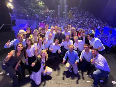 Joaquín Benegas Lynch acompañó a Javier Milei en el cierre de campaña nacional