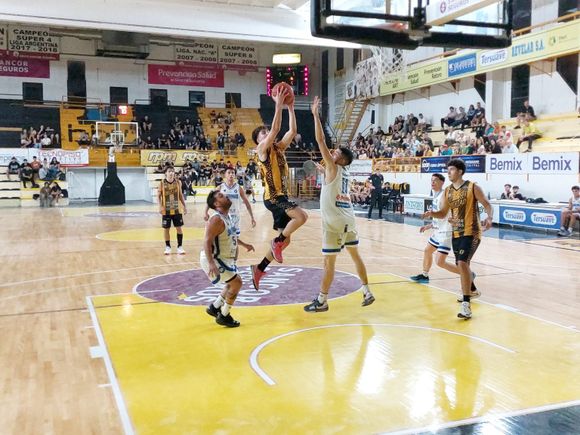 Libertad venció a Santa Paula en un partidazo