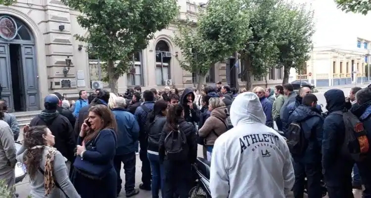 Asamblea en diferentes áreas municipales por el descuento del presentismo tras adherirse a un paro
