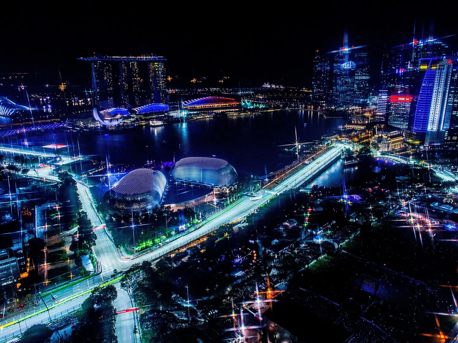 El Circuito Marina Bay está en la bahía que lleva su nombre, situada en la Zona Central de Singapur.