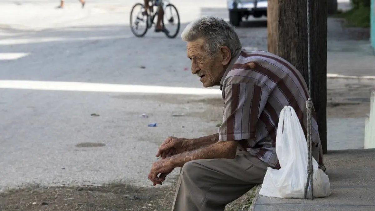 LA TRISTEZA DE ENVEJECER EN SOLEDAD: 500.000 abuelos viven sin nadie que los cuide en Venezuela (+Crónica)