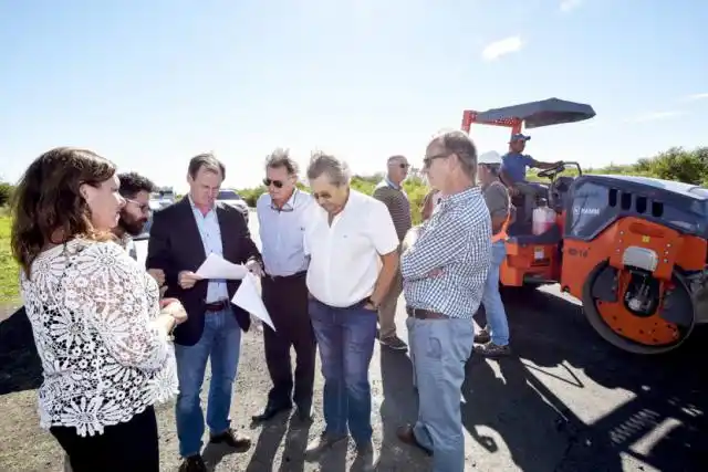 El gobernador recorrió la obra de reparación de la ruta 32