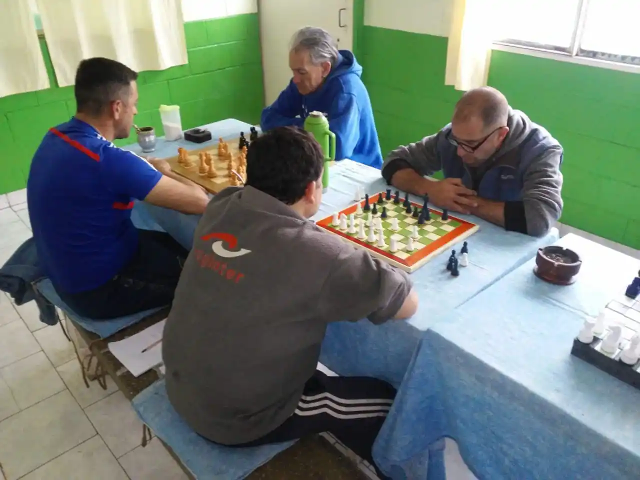 Capacitan a personas privadas de la libertad para que enseñen ajedrez