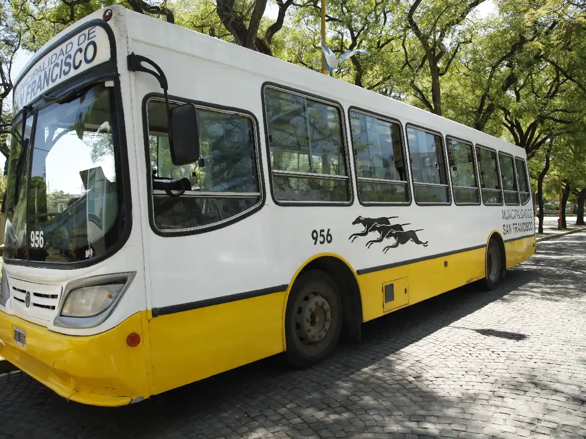 Cambian el recorrido del colectivo por el Triatlón