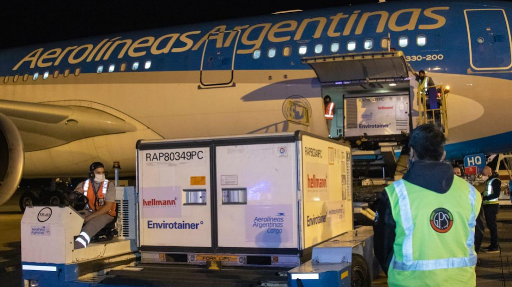 Llegan al país 864 mil dosis de Astrazeneca